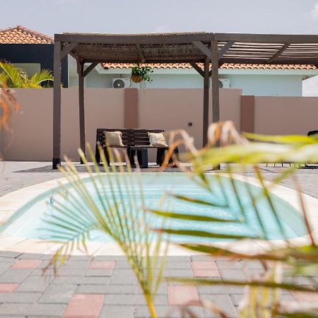 Av Curacao - Centrally Located Spacious Apartment Willemstad Bagian luar foto