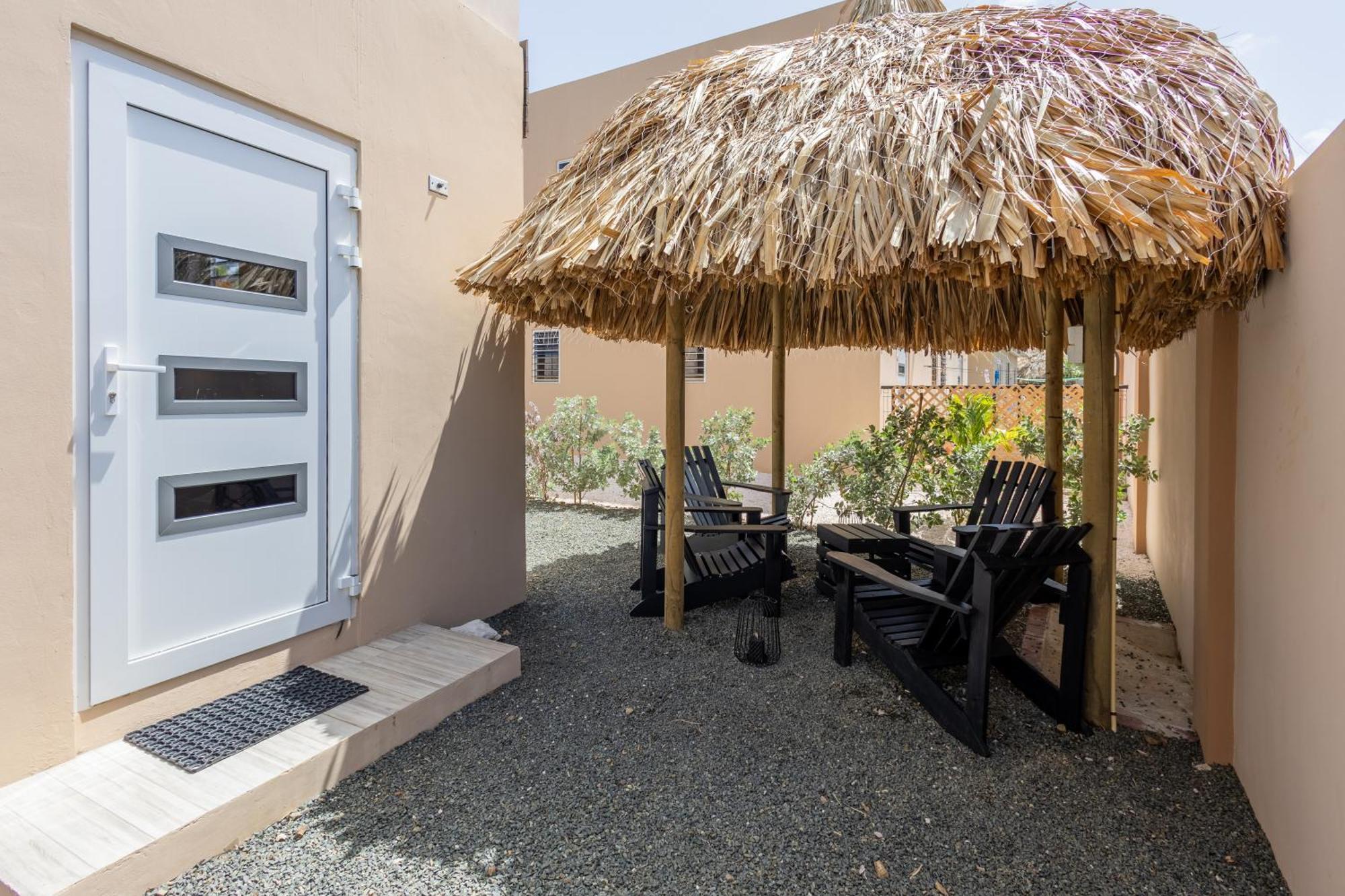 Av Curacao - Centrally Located Spacious Apartment Willemstad Bagian luar foto