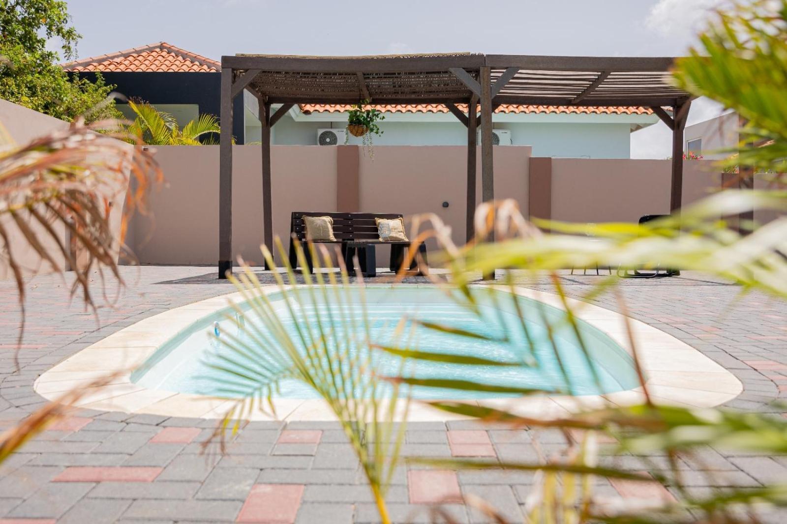 Av Curacao - Centrally Located Spacious Apartment Willemstad Bagian luar foto